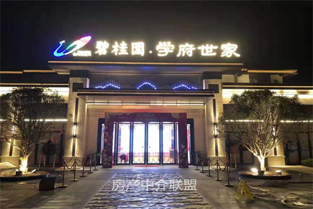 浉河区茗阳天下一期3室2厅2卫85万136m2精装修出售